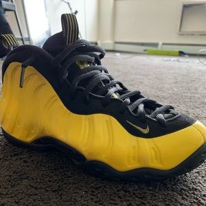 Bumble bee Nike  foamphosite